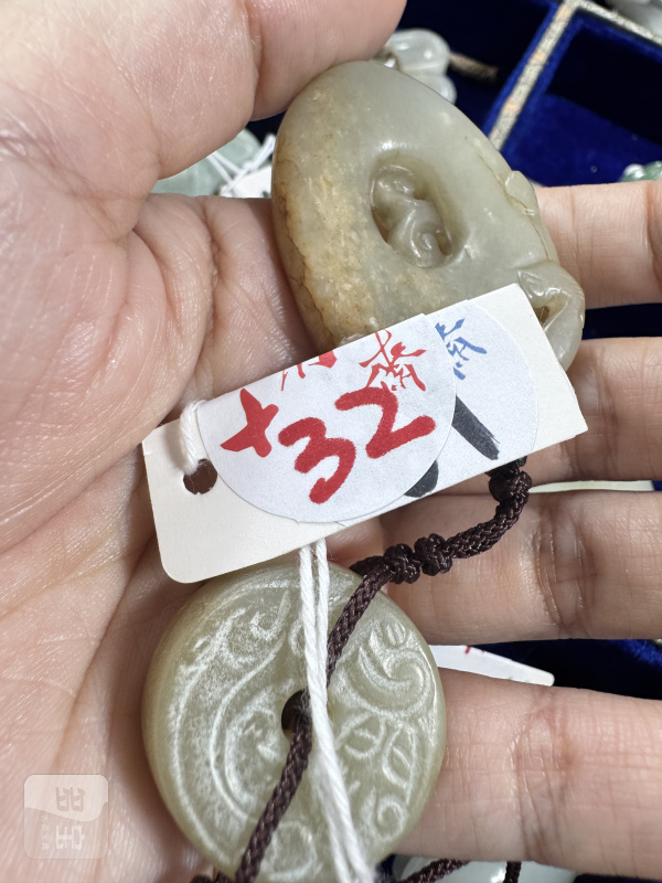明 玉螭龙纹璧、玉螭龙鸡心佩多宝串 - 图3